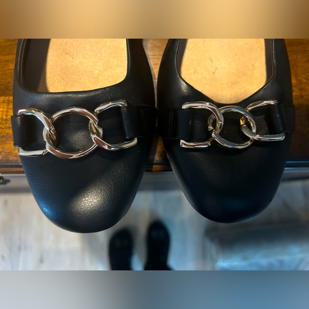 Women’s Flats - Picture 2 of 6